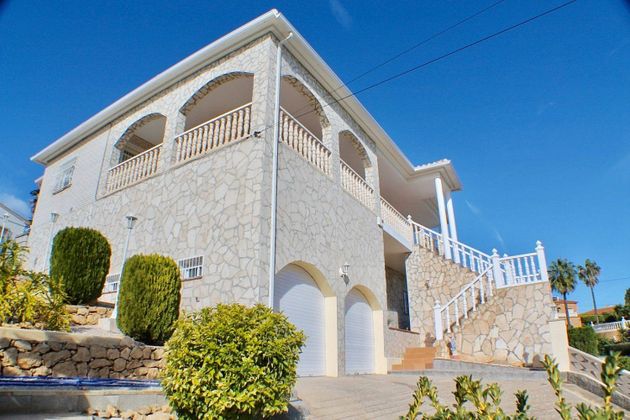 Foto 1 de Chalet en venta en Nucia (la) de 3 habitaciones con terraza y garaje