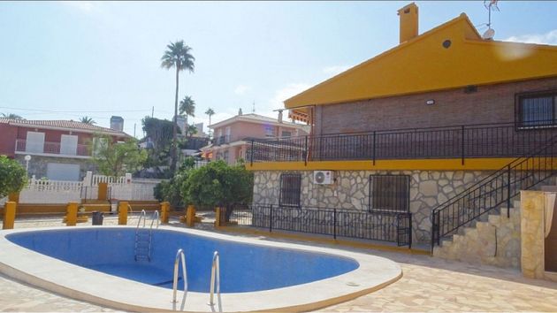Foto 1 de Venta de chalet en Pueblo Poniente de 5 habitaciones con terraza y piscina
