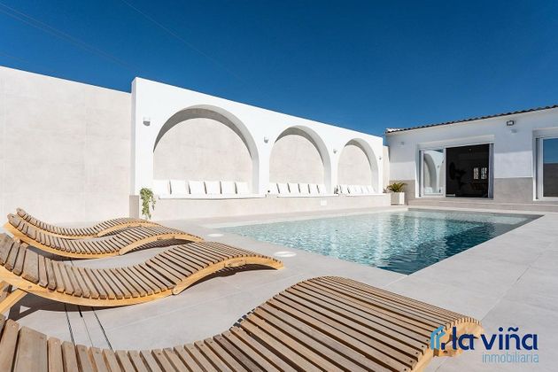 Foto 1 de Casa en venda a Zona de la Vega de 7 habitacions amb terrassa i piscina