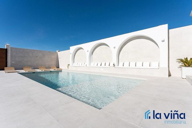 Foto 2 de Casa en venda a Zona de la Vega de 7 habitacions amb terrassa i piscina
