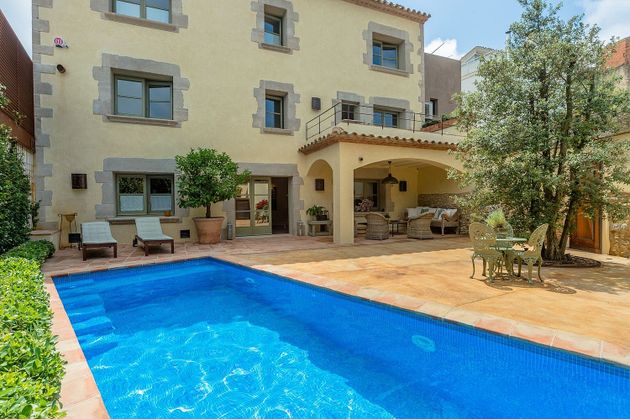 Foto 1 de Casa en venta en calle De la Creu de 5 habitaciones con terraza y piscina