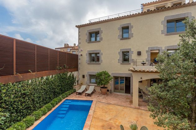Foto 2 de Casa en venda a calle De la Creu de 5 habitacions amb terrassa i piscina