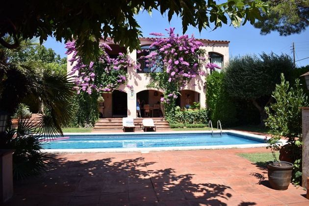 Foto 1 de Xalet en venda a Sant Miquel de Fluvià de 4 habitacions amb terrassa i piscina