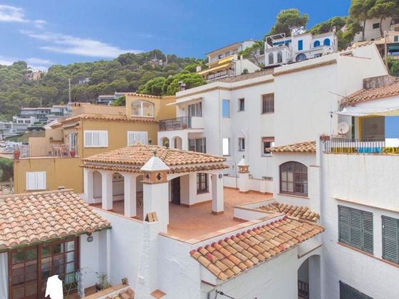 Foto 2 de Casa adossada en venda a paseo Garbi de 5 habitacions amb terrassa