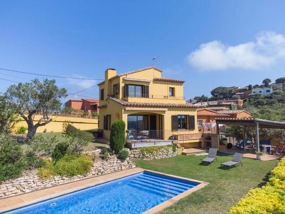 Foto 1 de Xalet en venda a paseo De Carmen Amaya de 4 habitacions amb terrassa i piscina