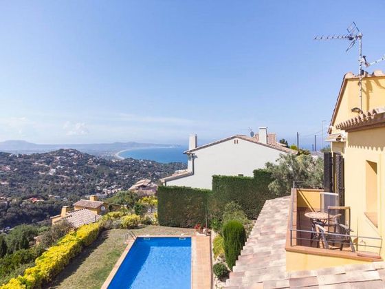 Foto 2 de Xalet en venda a paseo De Carmen Amaya de 4 habitacions amb terrassa i piscina