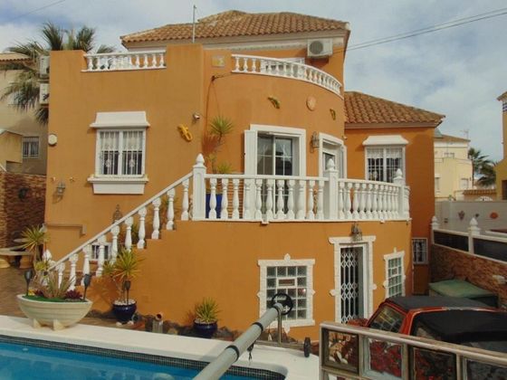 Foto 1 de Xalet en venda a calle Garruche de 4 habitacions amb terrassa i piscina