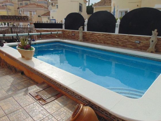 Foto 2 de Xalet en venda a calle Garruche de 4 habitacions amb terrassa i piscina