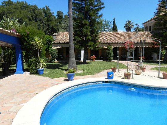 Foto 2 de Casa rural en venda a La Duquesa de 6 habitacions amb piscina i jardí