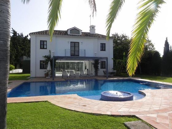 Foto 2 de Venta de chalet en Guadalmina de 6 habitaciones con terraza y piscina
