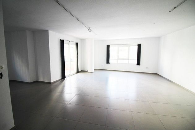 Foto 2 de Alquiler de piso en Centro - Torrevieja de 1 habitación con terraza y aire acondicionado
