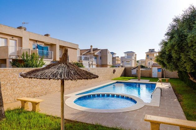 Foto 2 de Dúplex en venda a Nueva Torrevieja - Aguas Nuevas de 2 habitacions amb piscina i balcó