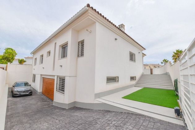 Foto 2 de Chalet en venta en calle Creta de 4 habitaciones con terraza y piscina