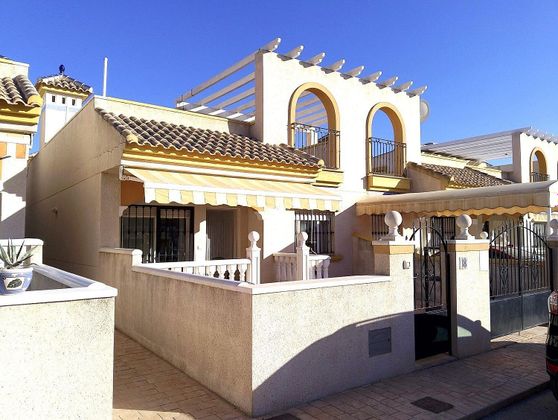 Foto 1 de Casa en venda a calle César Mateo Cid de 2 habitacions amb terrassa i piscina