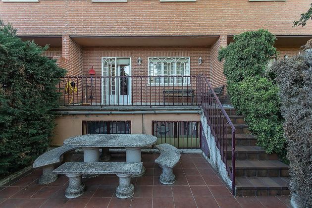 Foto 1 de Casa adossada en venda a calle Mayor de 4 habitacions amb terrassa i garatge