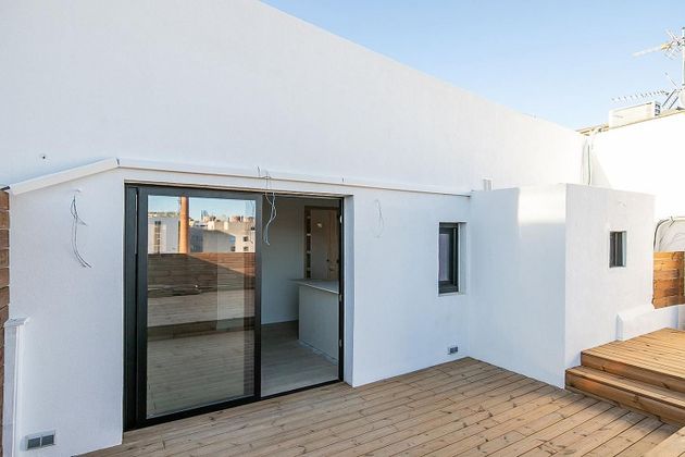 Foto 2 de Àtic en venda a El Raval de 2 habitacions amb terrassa i aire acondicionat