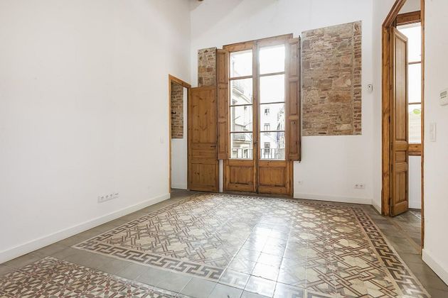 Foto 1 de Piso en venta en El Gòtic de 2 habitaciones con terraza y aire acondicionado