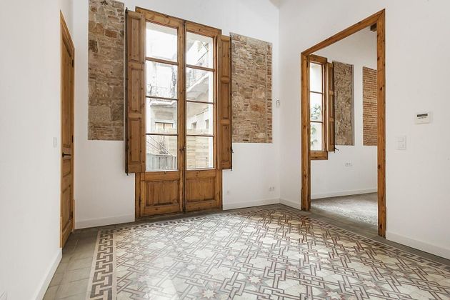 Foto 2 de Piso en venta en El Gòtic de 2 habitaciones con terraza y aire acondicionado