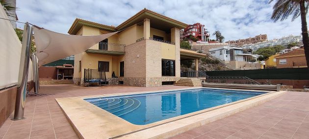 Foto 1 de Venta de chalet en El Faro - El Dossel de 4 habitaciones con terraza y piscina