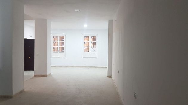 Foto 2 de Venta de piso en calle Zona de la Columela de 1 habitación y 85 m²