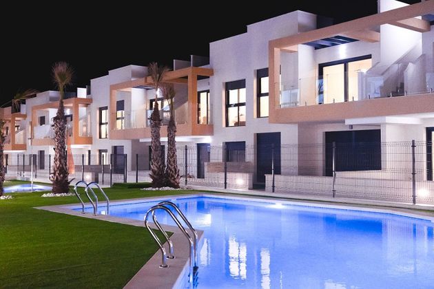 Foto 1 de Venta de casa en calle Ebro de 3 habitaciones con terraza y piscina