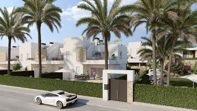 Foto 1 de Casa adossada en venda a calle Callosa de 2 habitacions amb terrassa i piscina