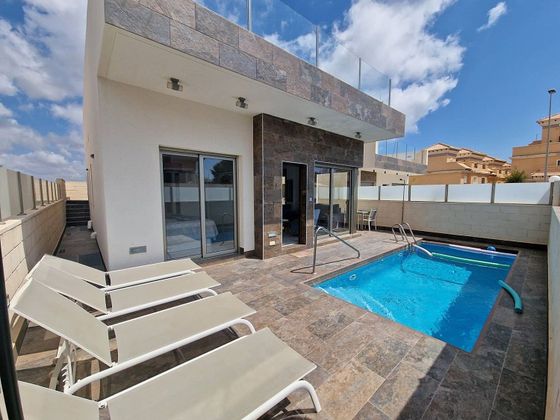 Foto 1 de Venta de casa en calle Miño de 5 habitaciones con terraza y piscina
