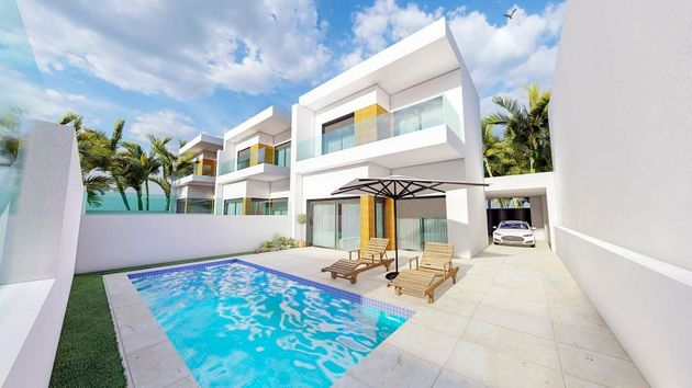 Foto 1 de Casa en venda a calle La Loma de 3 habitacions amb terrassa i piscina