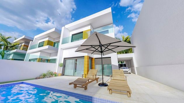 Foto 2 de Casa en venda a calle La Loma de 3 habitacions amb terrassa i piscina