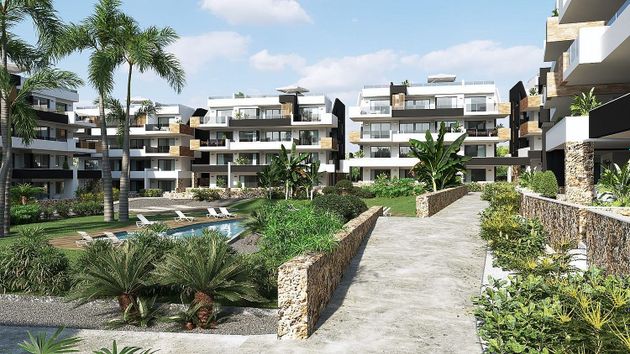 Foto 1 de Piso en venta en calle Lagos de Covadonga de 2 habitaciones con terraza y piscina