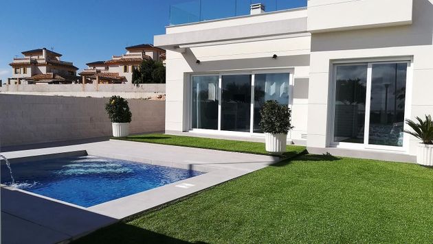Foto 1 de Casa en venda a calle Romero de 3 habitacions amb terrassa i piscina