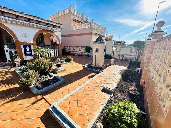 Foto 1 de Casa en venta en calle Del Limonar de 2 habitaciones con terraza y piscina