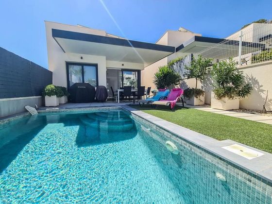 Foto 1 de Venta de casa en San Miguel de Salinas de 4 habitaciones con terraza y piscina