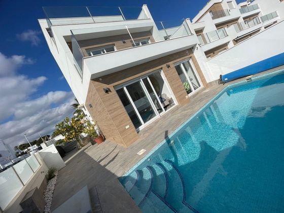 Foto 1 de Casa en venda a calle Pintor Claudio Coello de 4 habitacions amb terrassa i piscina