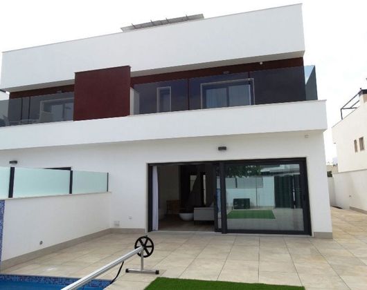 Foto 2 de Casa adossada en venda a calle Canal Tajosegura de 3 habitacions amb terrassa i piscina