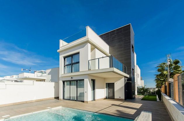 Foto 1 de Casa en venda a calle Los Chirrines de 3 habitacions amb terrassa i piscina