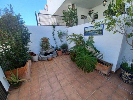 Foto 2 de Casa adossada en lloguer a calle Marcasitas de 4 habitacions amb terrassa i piscina