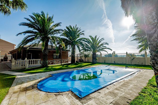 Foto 1 de Xalet en venda a Cedillo del Condado de 4 habitacions amb terrassa i piscina