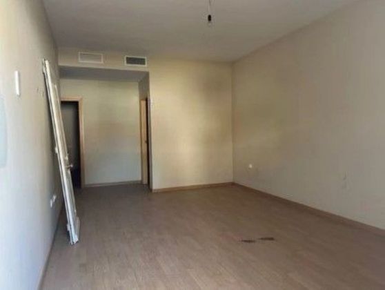 Foto 2 de Piso en venta en Santos de Maimona (Los) de 3 habitaciones con garaje y aire acondicionado
