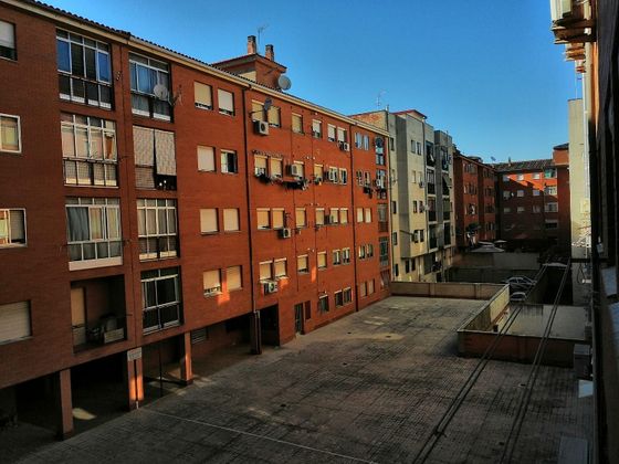 Foto 1 de Piso en venta en avenida Constitucion de 3 habitaciones con balcón y aire acondicionado