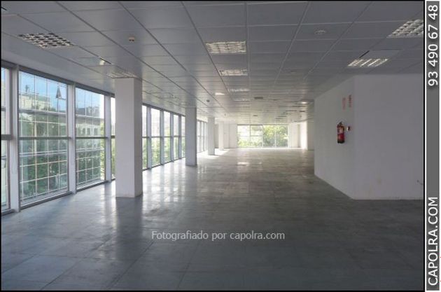 Foto 1 de Alquiler de oficina en El Poblenou con garaje y ascensor