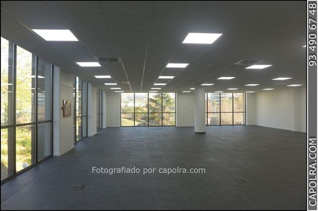 Foto 1 de Alquiler de oficina en Sant Just Desvern con garaje y aire acondicionado