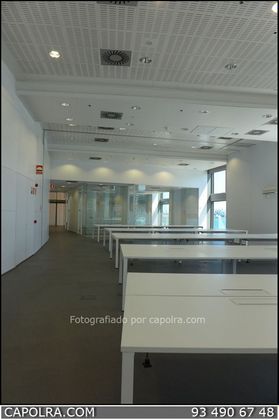 Foto 2 de Oficina en lloguer a El Raval amb terrassa i ascensor