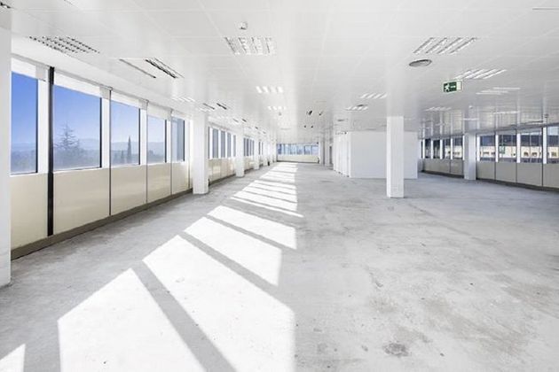 Foto 2 de Alquiler de oficina en Zona Industrial con terraza y ascensor