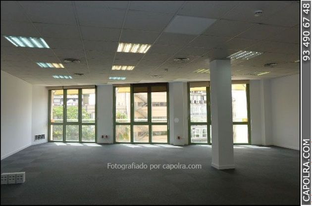 Foto 2 de Oficina en alquiler en La Dreta de l'Eixample con garaje y aire acondicionado