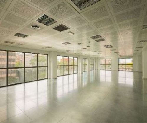 Foto 2 de Oficina en alquiler en La Bordeta con terraza y aire acondicionado