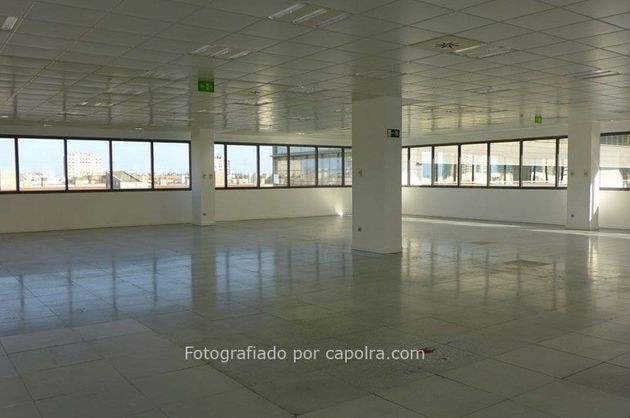 Foto 2 de Alquiler de oficina en El Poblenou con terraza y ascensor