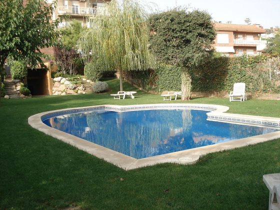Foto 2 de Venta de dúplex en Sant Just Desvern de 3 habitaciones con terraza y piscina