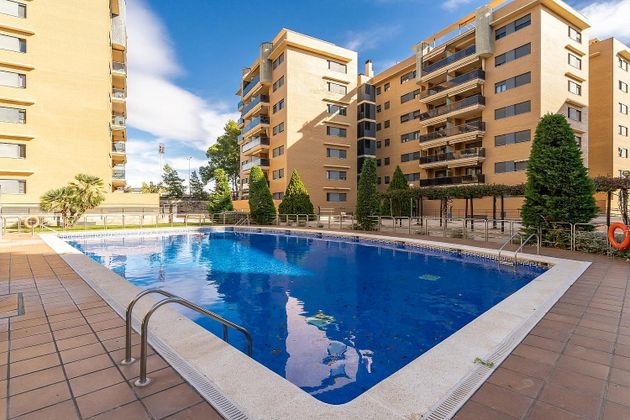 Foto 1 de Piso en venta en calle Sol i Ortega de 4 habitaciones con terraza y piscina
