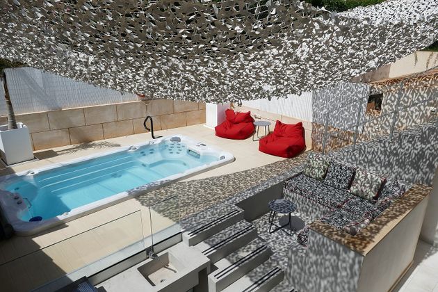 Foto 1 de Casa adossada en venda a calle De Cala Llombards de 4 habitacions amb terrassa i piscina